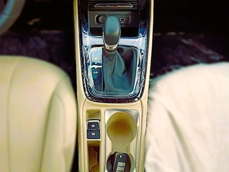 MG 5 MG 5 LUXURY 1.5L AT 2023 MODEL WHITE BEIGE COLOR