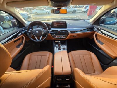 2022 BMW 520i M Kit 2.0 Liters 4 Cylinders Black Tan