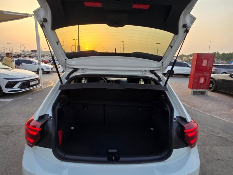 2022 Volkswagen Polo GTI 2.0 liters 4 Cylinders White Black