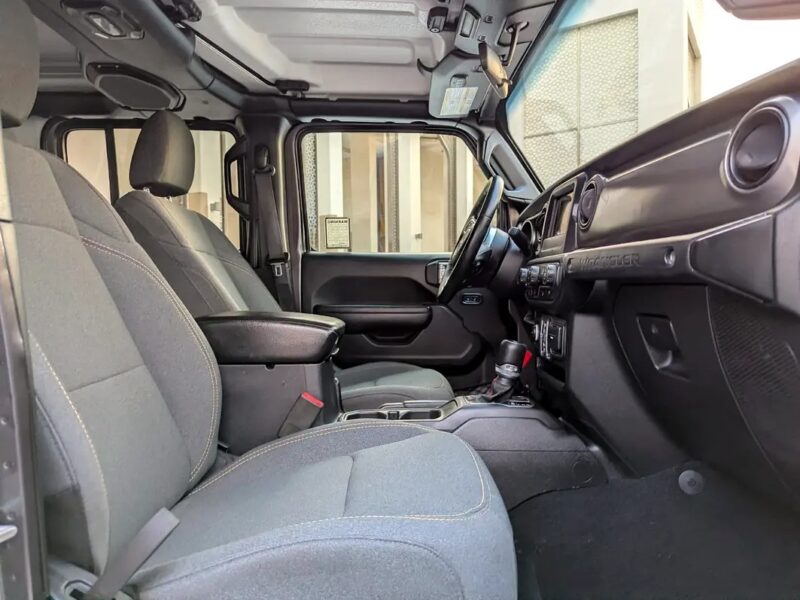 2020 Jeep Wrangler Unlimited Sahara 4X4 IN EXCELLENT CONDITION Grey Black