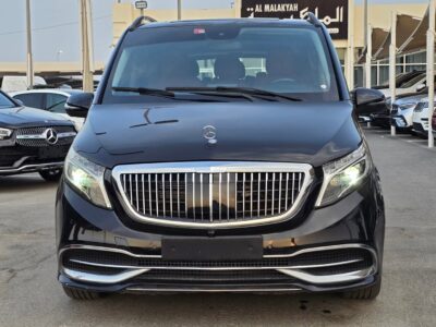 2018 Mercedes-Benz V250 2.0-litre 4 Cylinder Engine Black Red