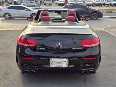 2019 Mercedes-Benz C300 Convertible 2.0 litres 4 cylinders Engine Black Red