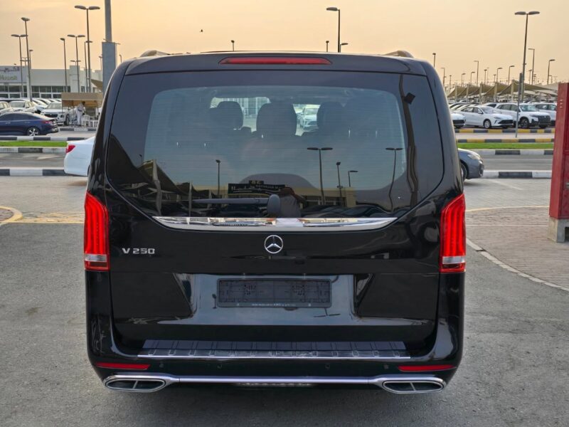 2018 Mercedes-Benz V250 2.0-litre 4 Cylinder Engine Black Red
