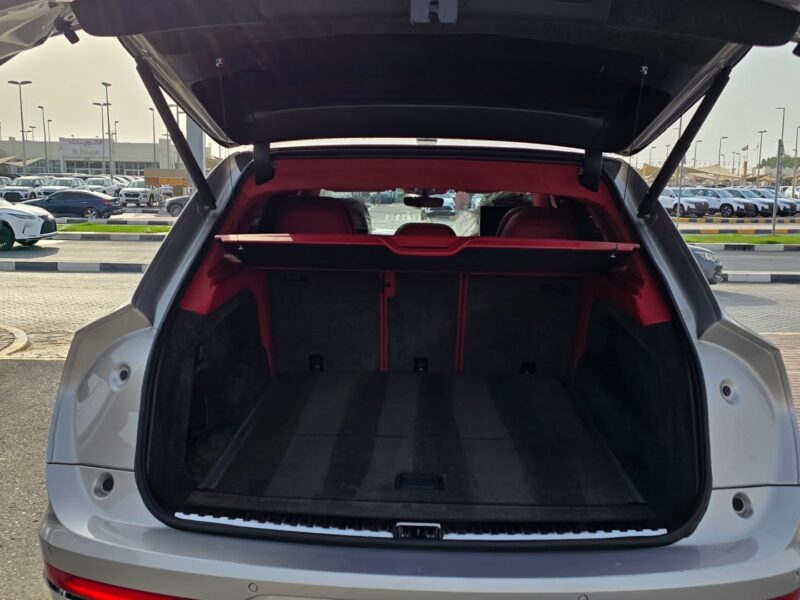 BENTLEY Bentayga V8 Turbo Engine 2023 Silver Red GCC Specs