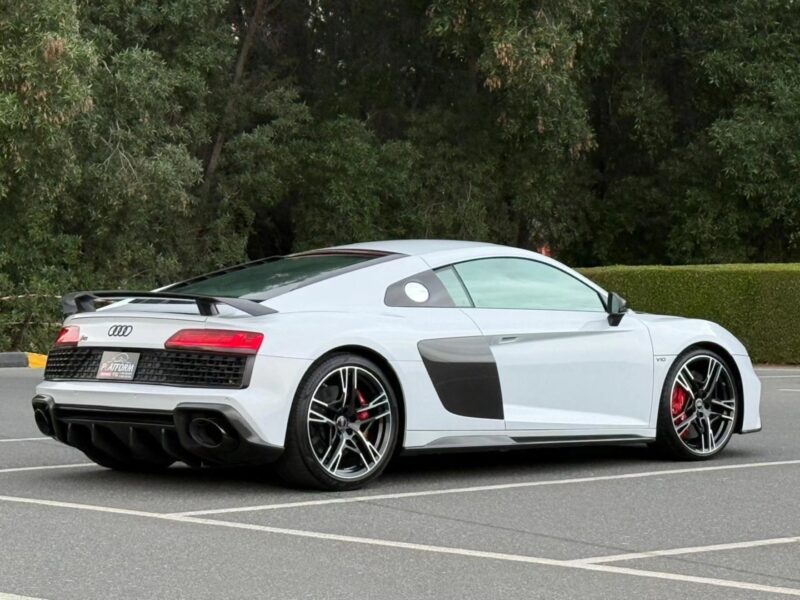 Audi R8 High Performance V10 Engine V10 2021 in Excellent Condition White