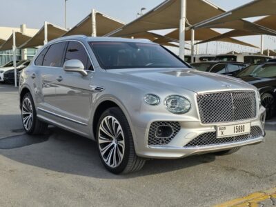 BENTLEY Bentayga V8 Turbo Engine 2023 Silver Red GCC Specs