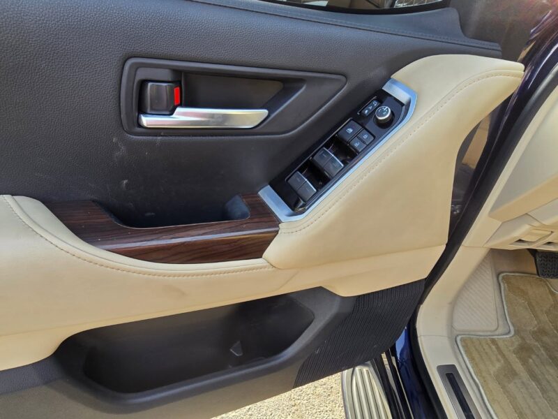 Toyota Land Cruiser GXR V6 Twin Turbo 2022 GCC Specs Blue Beige