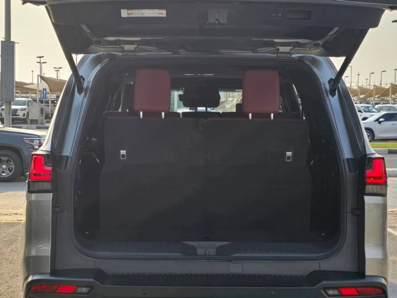 Lexus LX 600 2023 3.4L Twin-Turbo V6 Full Option Grade 1 Silver Black