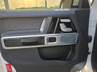 Mercedes-Benz AMG G63 4.0L V8 Biturbo Twin-Turbo 2022 White Black