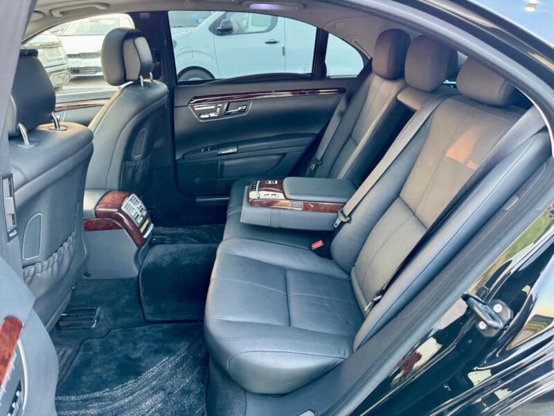 2009 Mercedes-Benz S 550 5.5-liter V8 Engine Black Grey