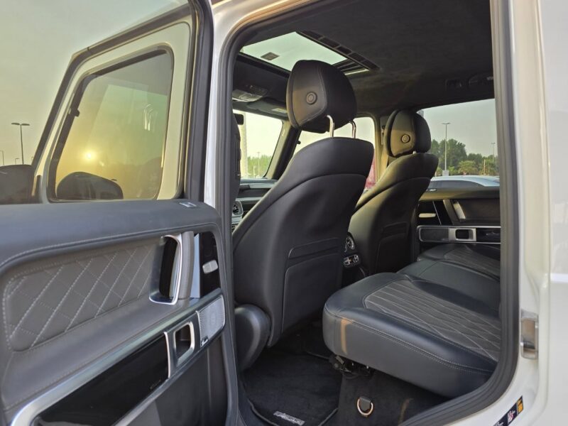 Mercedes-Benz AMG G63 4.0L V8 Biturbo Twin-Turbo 2022 White Black