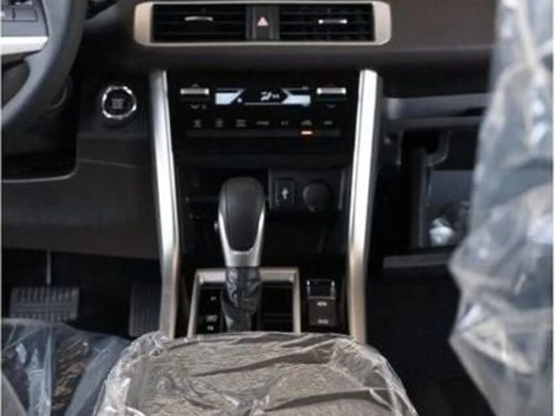 2024 Mitsubishi Xpander MITSUBISHI XPANDER 1.5L PREMIUM AT White Black