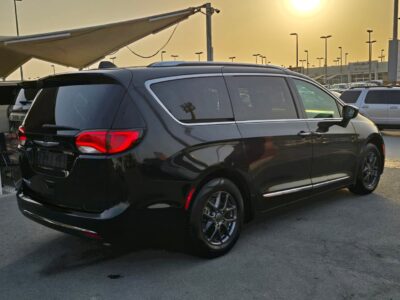Chrysler Van 3.6-liter Pentastar V6 Engine 2020 Black Full Option