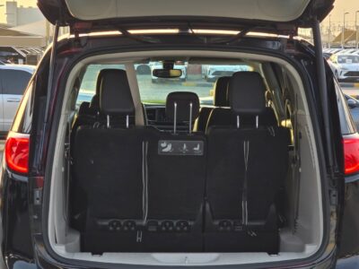 Chrysler Van 3.6-liter Pentastar V6 Engine 2020 Black Full Option