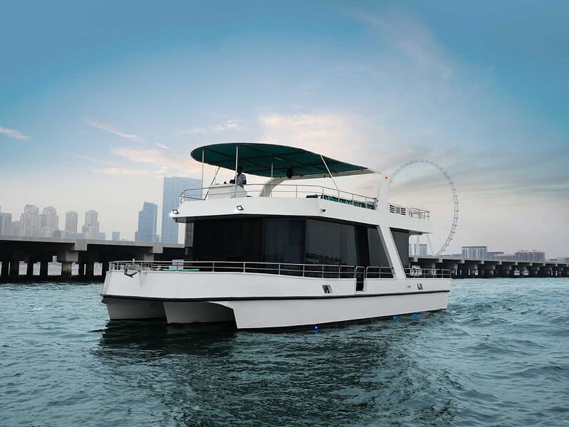 Castle Yacht Charter 70 FT