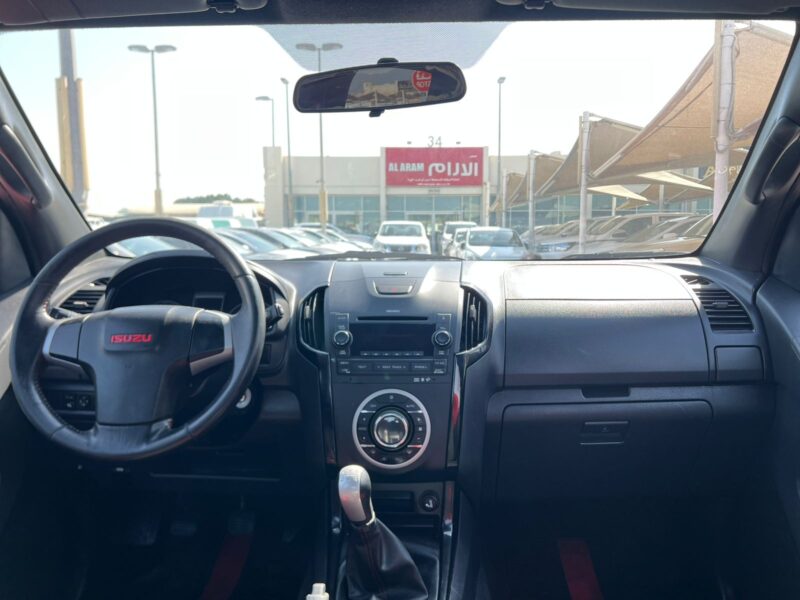 2016 Isuzu D Max 4X4 GT Manual Diesel 2.5 Turbo Manual White Black