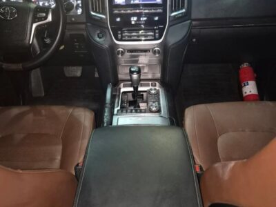 Toyota Land Cruiser VXR 5.7L 4WD GRAND TOURING 2020