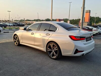 BMW 330i 2.0-liter BMW TwinPower Turbo inline 4-cylinder engine 2022