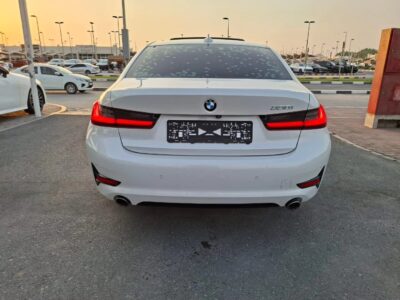 BMW 330i 2.0-liter BMW TwinPower Turbo inline 4-cylinder engine 2022