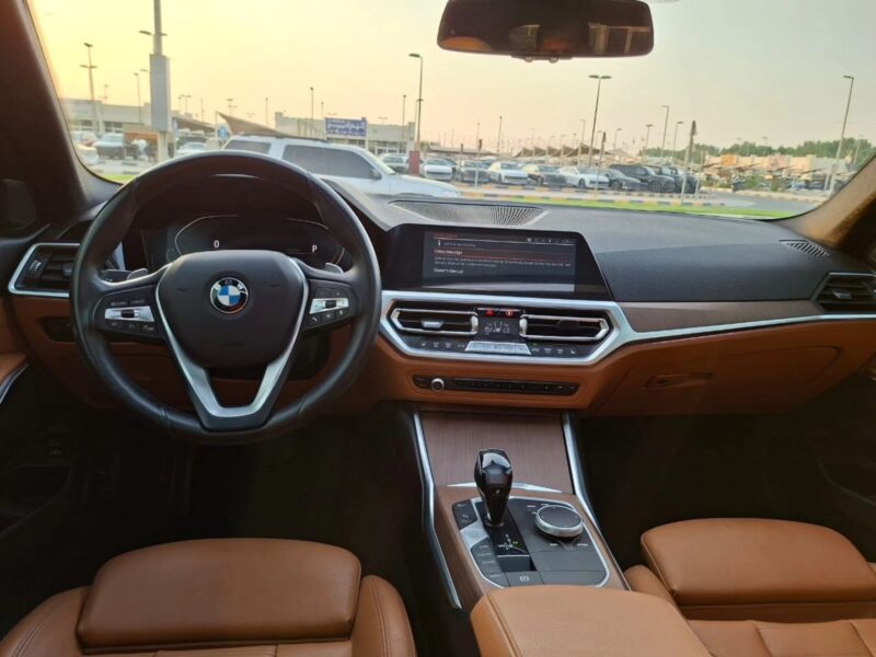 BMW 330i 2.0-liter BMW TwinPower Turbo inline 4-cylinder engine 2022