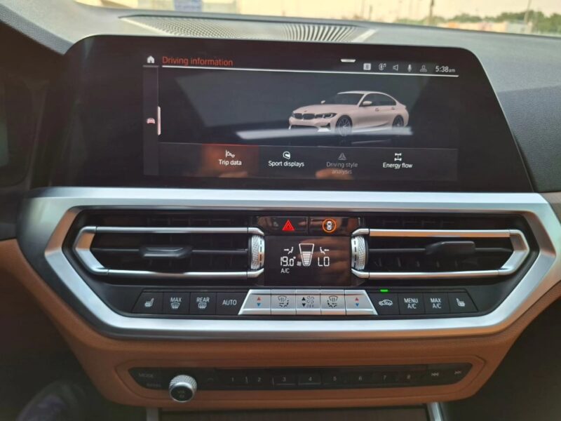 BMW 330i 2.0-liter BMW TwinPower Turbo inline 4-cylinder engine 2022