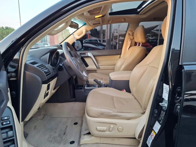 2014 Toyota Prado VXR V6 GCC Specs Black-Beige