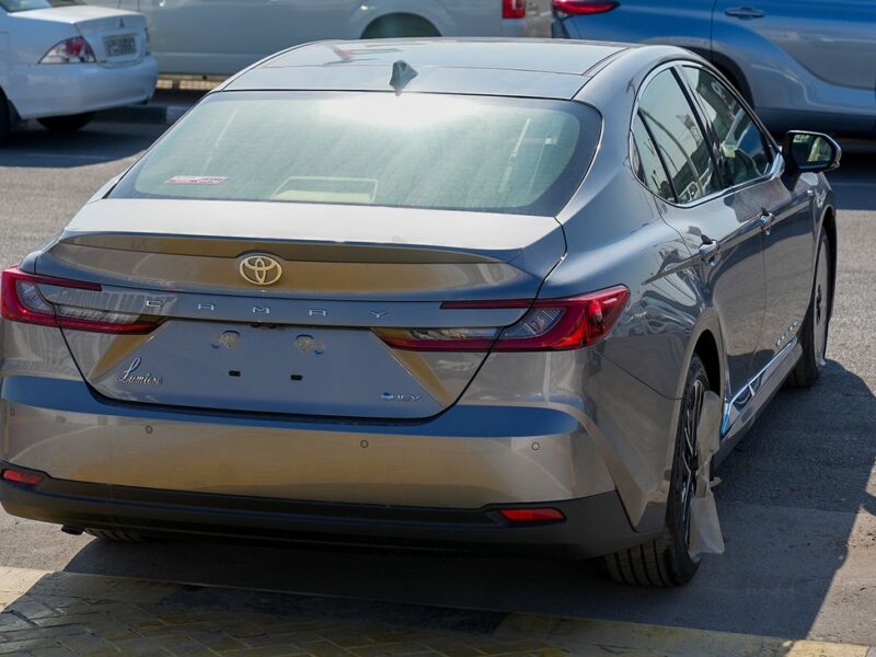 2025 Toyota Camry Hybrid 2.5 L 4 Cylinder Engine Sedan Grey Tan GCC
