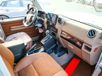 2025 Toyota Land Cruiser 70 DLX 4.0L -Door Hardtop Full Option Silver Tan