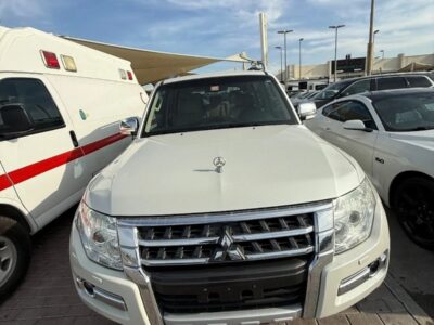 2016 Mitsubishi Pajero Std 3.5L 6 Cylinder Engine GCC Specs White Beige