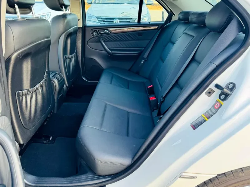 2006 Mercedes-Benz C-Class C230 V6 CLEAN CAR and Neat White Black