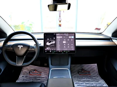 2022 Tesla Model 3 Other 70 - 80 kWh 350 - 450 KM White Black GCC