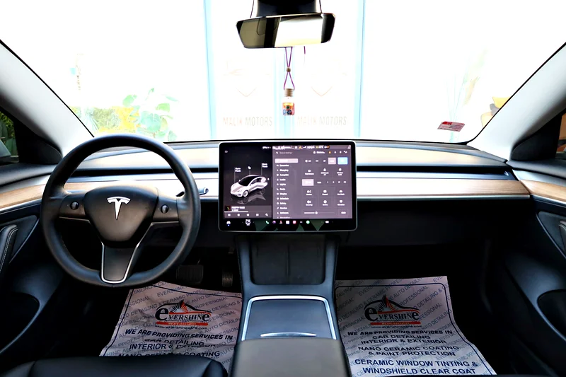 2022 Tesla Model 3 Other 70 - 80 kWh 350 - 450 KM White Black GCC