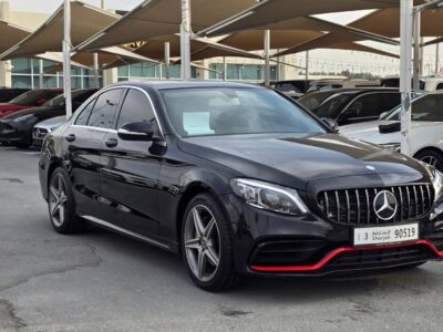 2015 Mercedes-Benz C200 2.0-liter inline 4-cylinder Black Beige