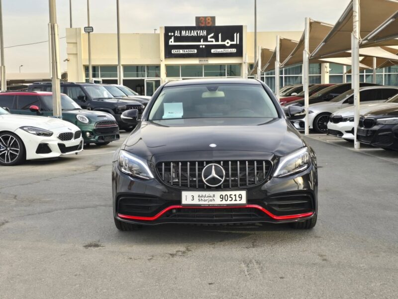 2015 Mercedes-Benz C200 2.0-liter inline 4-cylinder Black Beige