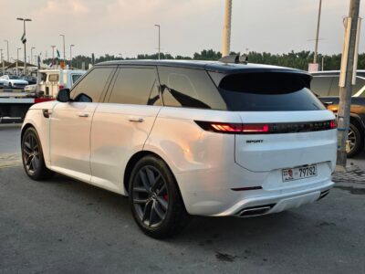 2025 Land Rover Range Rover Sport 3.0-liter turbocharged inline-six Cylinder White