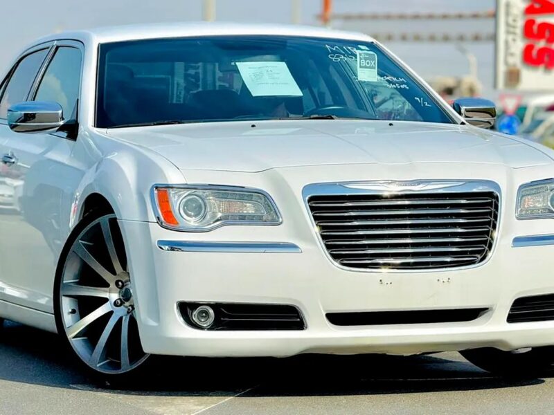 2012 Chrysler 300C Limited 6 Cylinder Engine CLEAN CAR White Black