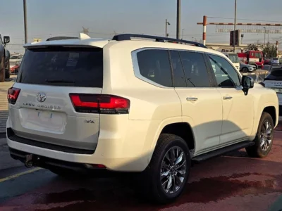 2025 Toyota Land Cruiser VX 3.5l litre Turbo 6 Cylinder Engine White Black