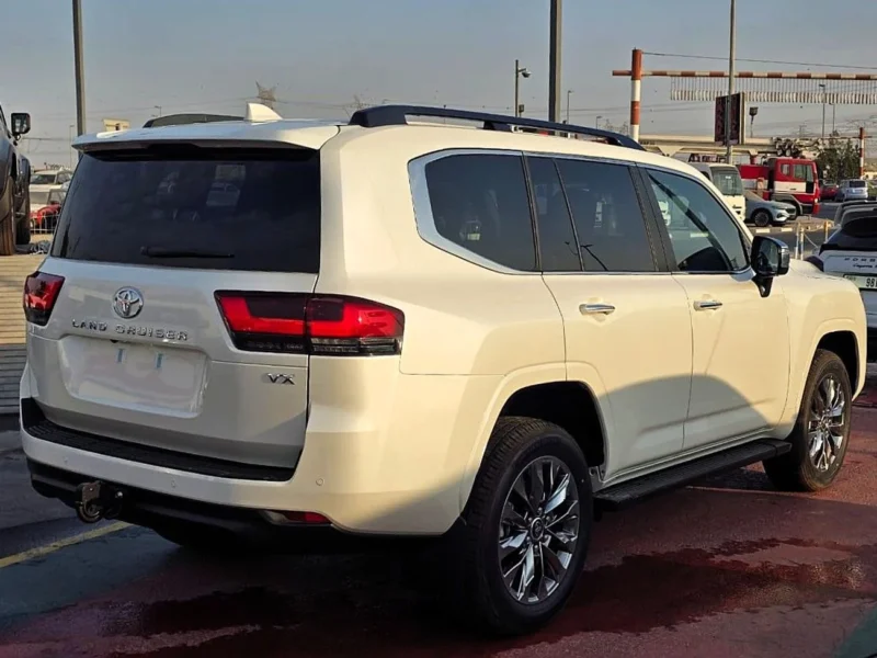 2025 Toyota Land Cruiser VX 3.5l litre Turbo 6 Cylinder Engine White Black