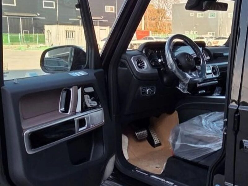 2025 Mercedes-Benz G 63 AMG 8 cylinder 4.0 Biturbo Black Brown