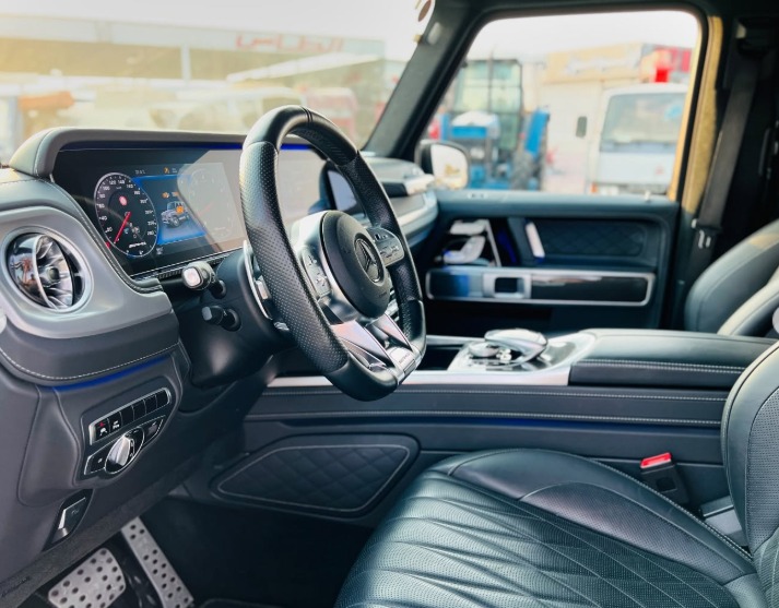 2020 MERCEDES BENZ G 63 AMG 4.0-liter V8 biturbo Engine Black White