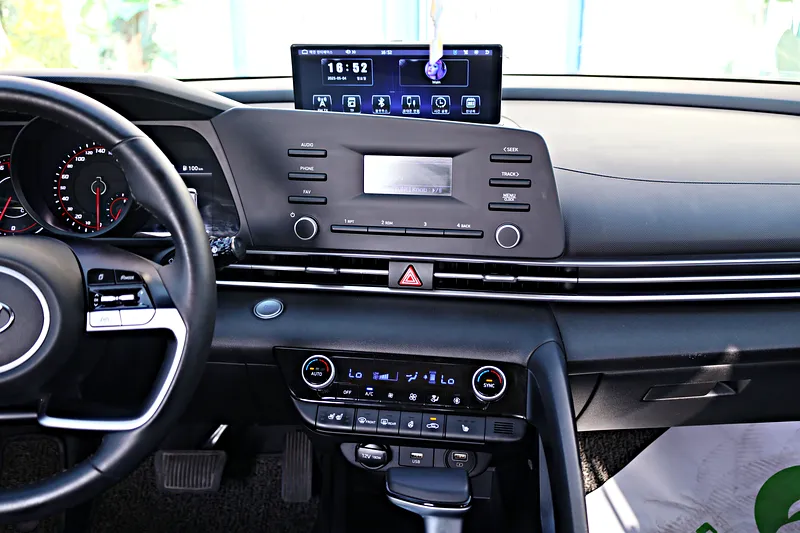 2021 Hyundai Avante Smart 4 Cylinder Engine White Black Sedan