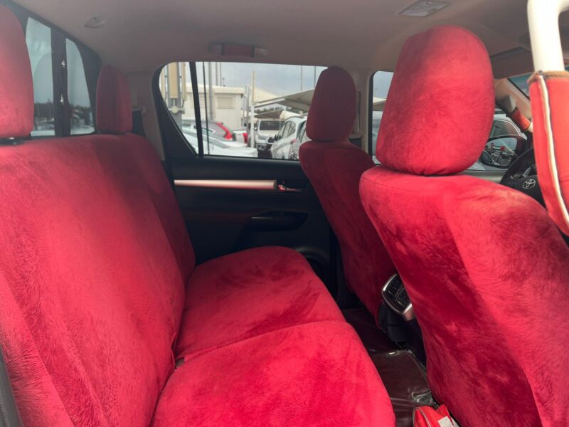 2025 Toyota Hilux 4X4 Petrol Fully Automatic GCC Specs White Red