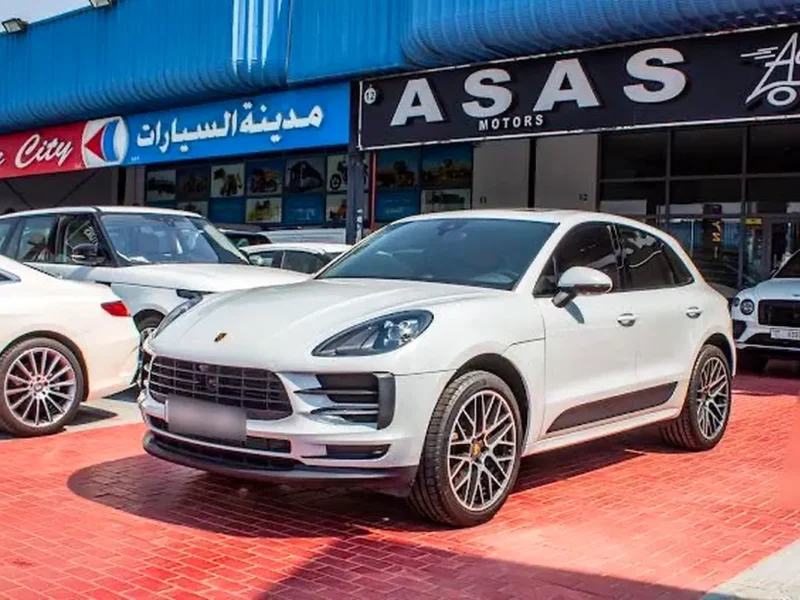 2020 Porsche Macan Standard 4 Cylinders Engine GCC Specs White Red