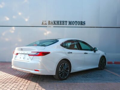 2024 Toyota Camry GLX Hybrid Sedan White Tan