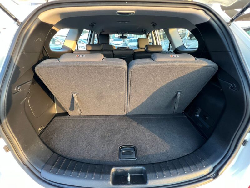 2016 Hyundai Santa Fe V6 7 Seaters GCC 3.3L White Black