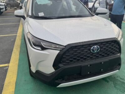 2025 Toyota Corolla Cross 2.0L 4-Cylinder Engine White Black