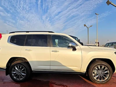 2025 Toyota Land Cruiser VX 3.5l litre Turbo 6 Cylinder Engine White Black