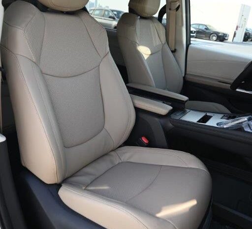 2024 Toyota Sienna 2.5 L Hybrid Powertrain White Beige