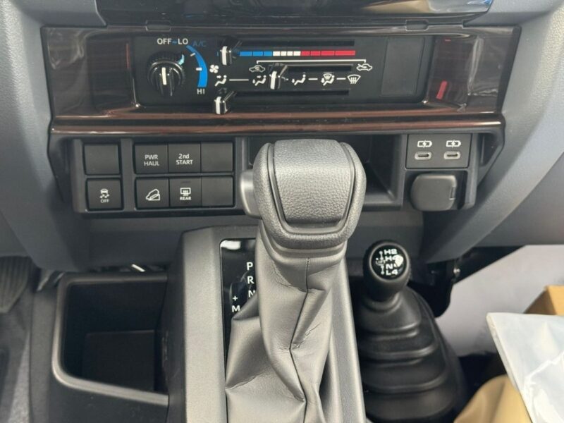 Toyota Land Cruiser LC 76 LX.Z 4WD FULL OPTION 2.8 DIESEL Black