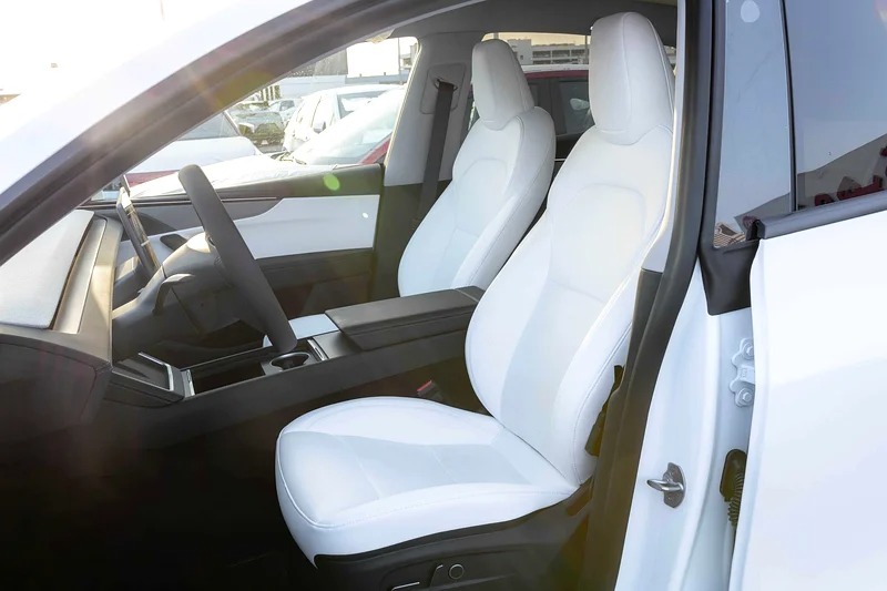 2025 Tesla Model Y Long Range Range 719 KM 0–100 km/h White